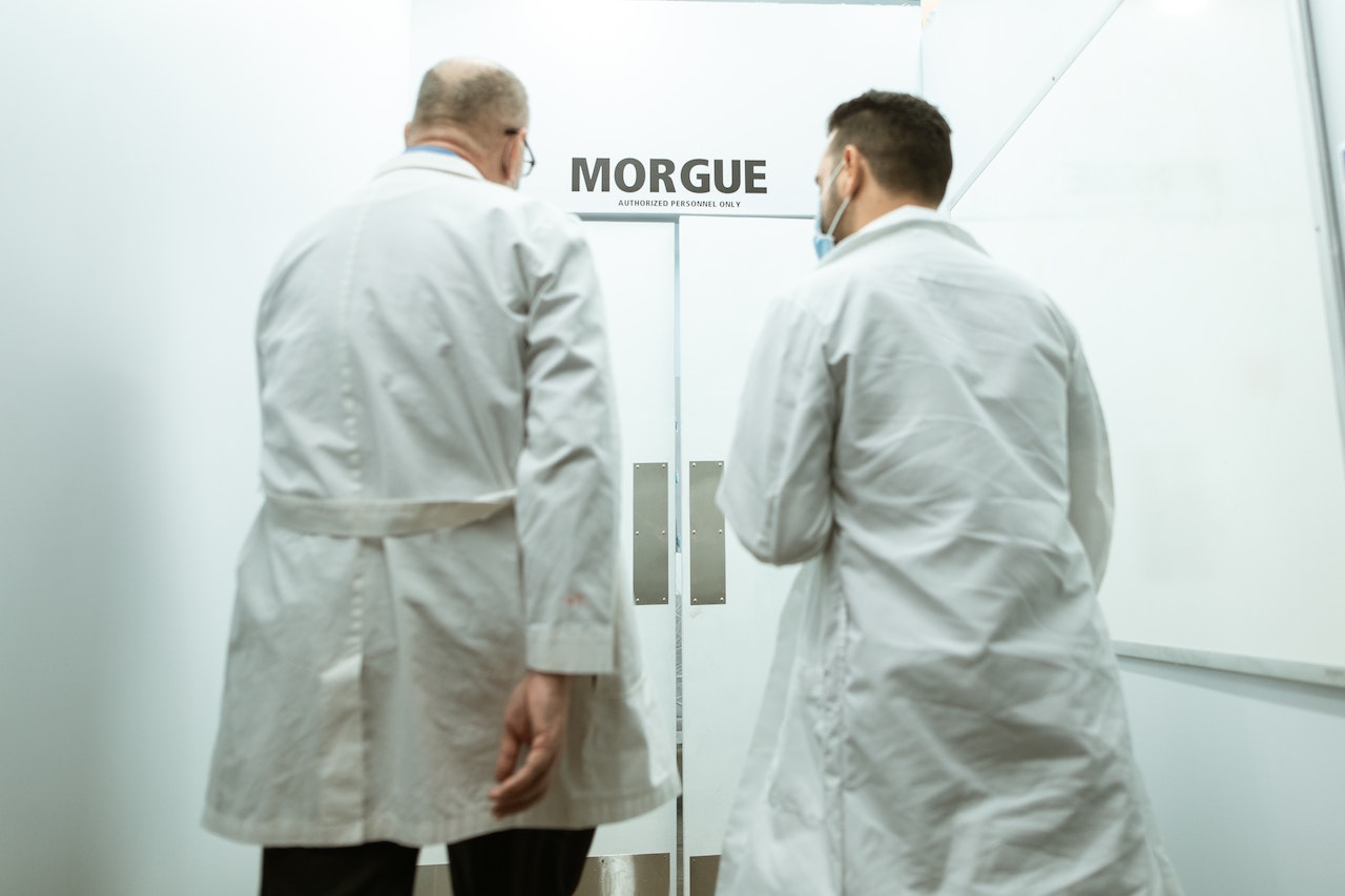 Gritos en la morgue del INACIF